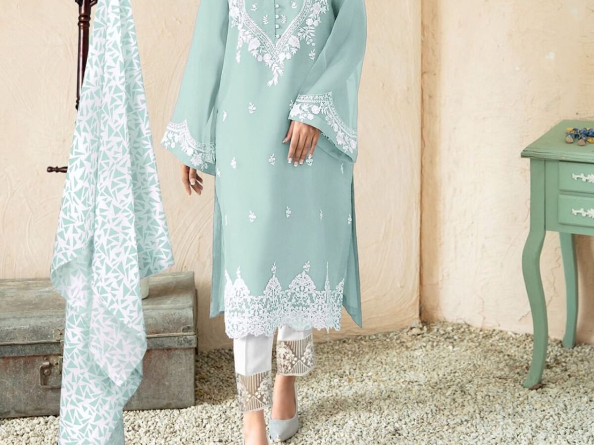 sachin and babi light blue dress mahira-khan-in-black-dress-with-heavy-silver-embroidery-and-cutouts