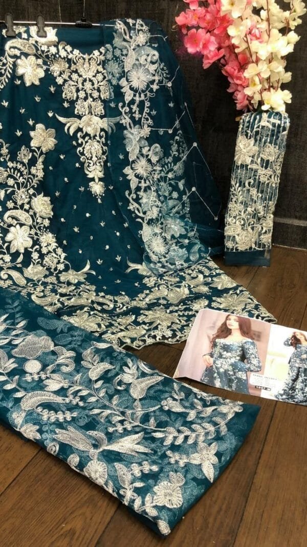 Best Readymade Pakistani Suits UK