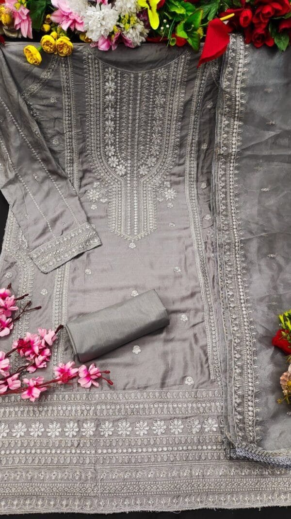 Ladies Pakistani Suits UK
