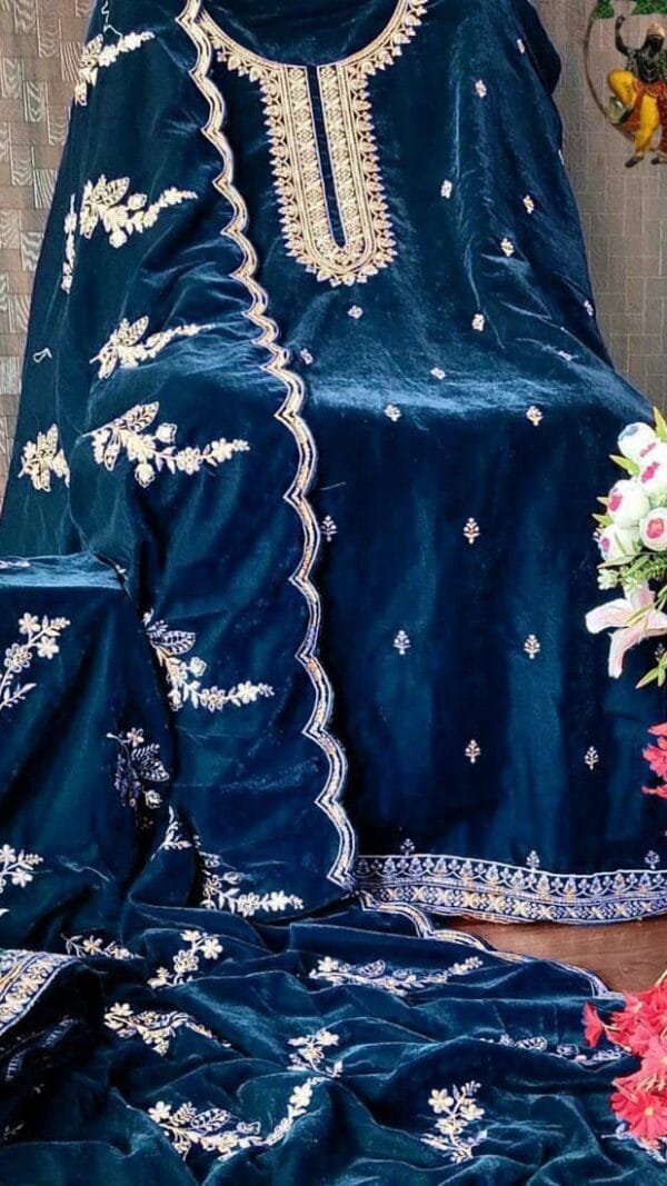 Latest Pakistani Suits UK