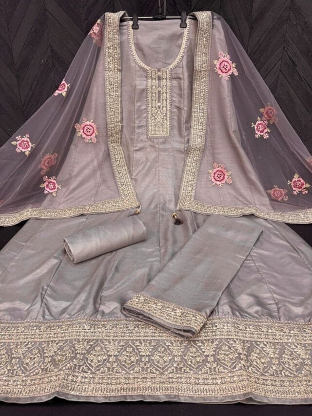 Pakistani Suits Online In UK