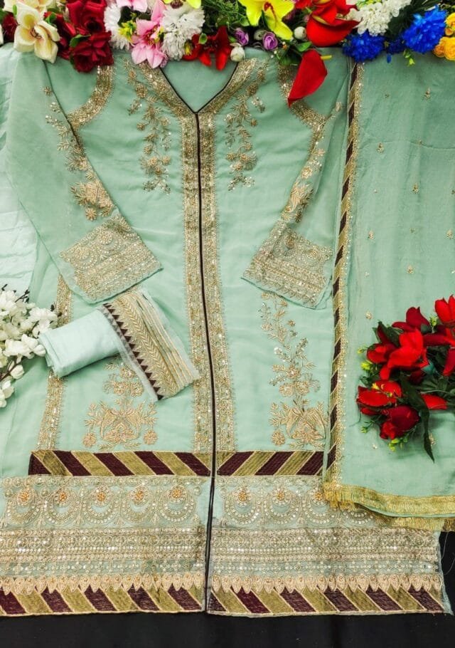 Pakistani Suits Online In UK