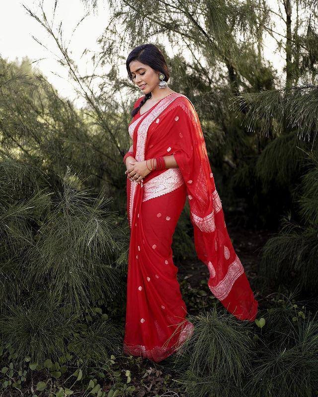 Red Wedding Sarees: Buy Latest Indian Designer Red Bridal Sarees Online -  Utsav Fashion