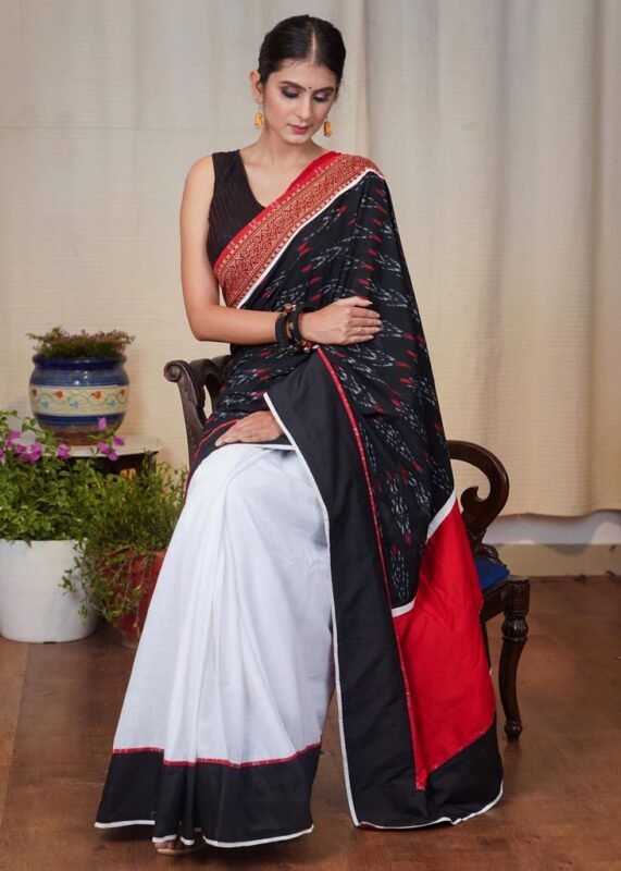 Black And Off White Stripes Pattern Digital Print Crepe Silk Saree Wit –  Fabcurate