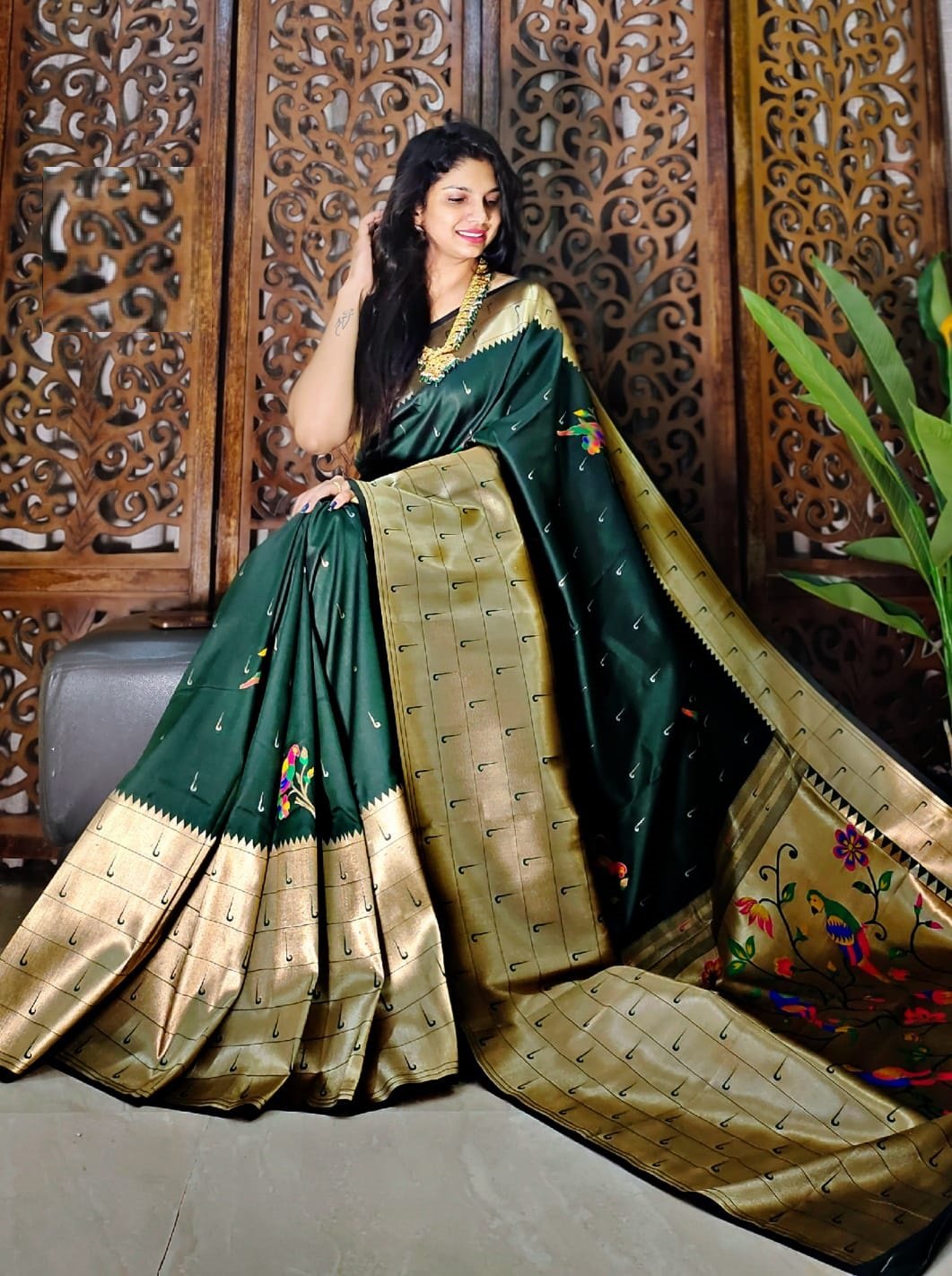 Navsha Creations Green Lace and border (9m) Velvet Saree Falls