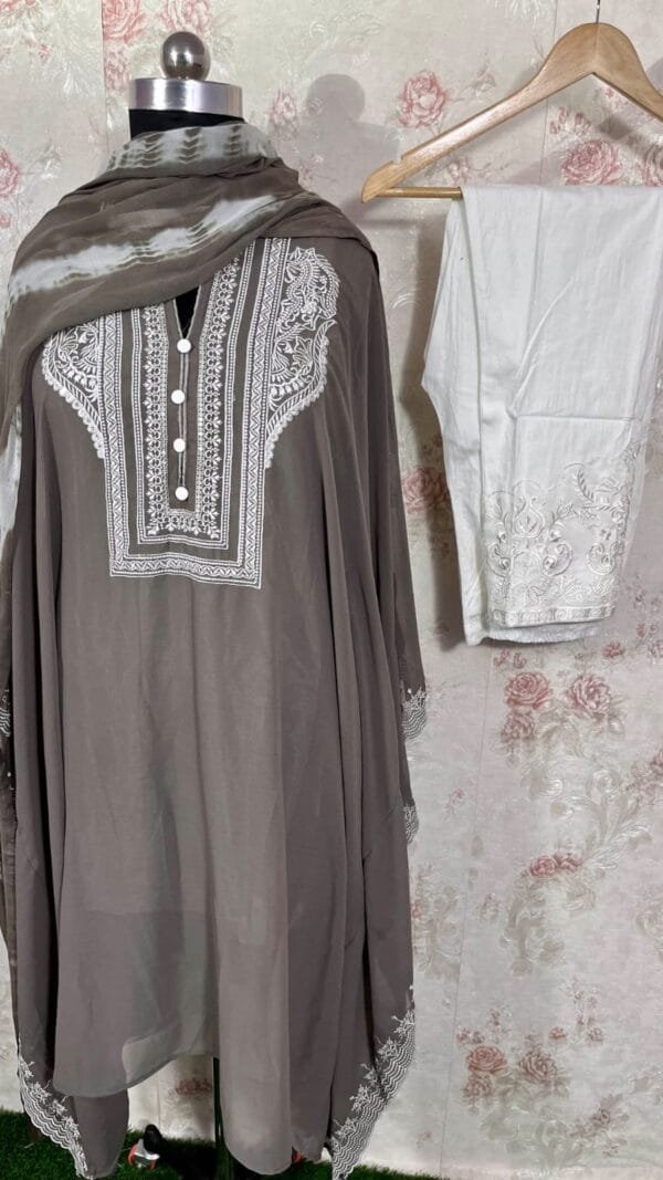 Pakistani Suits Singles Wholesaler In Surat