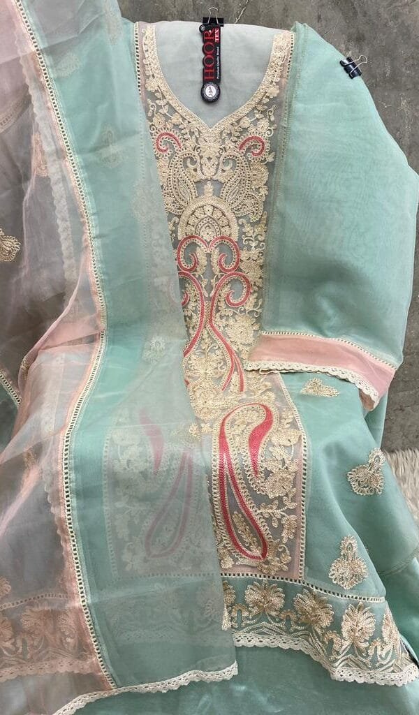Surat Wholesale Pakistani Suits