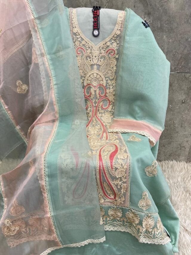 Surat Wholesale Pakistani Suits