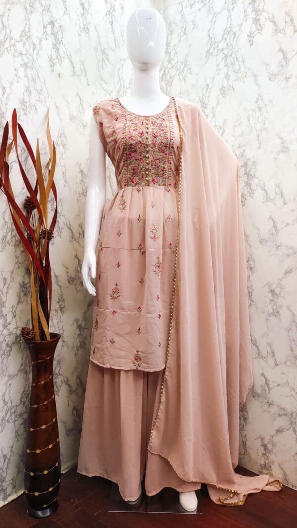 Wholesale Pakistani Suits In Hyderabad