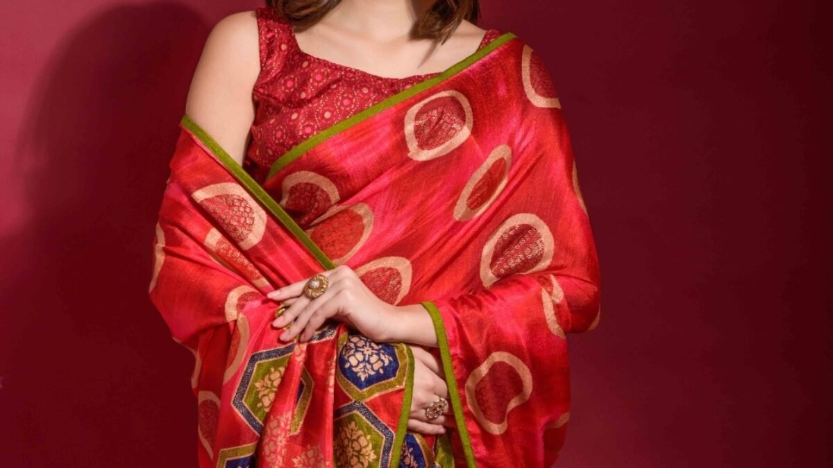 Nalli - 𝗞𝗮𝗻𝗰𝗵𝗶𝗽𝘂𝗿𝗮𝗺 𝗦𝗶𝗹𝗸 𝘀𝗮𝗿𝗲𝗲𝘀!⭐️ Spice up your  traditional appeal by wearing these Kanchipuram Silk Sarees crafted in  Jacquard designs all over the body with a contrasting grand pallu. Style it  up