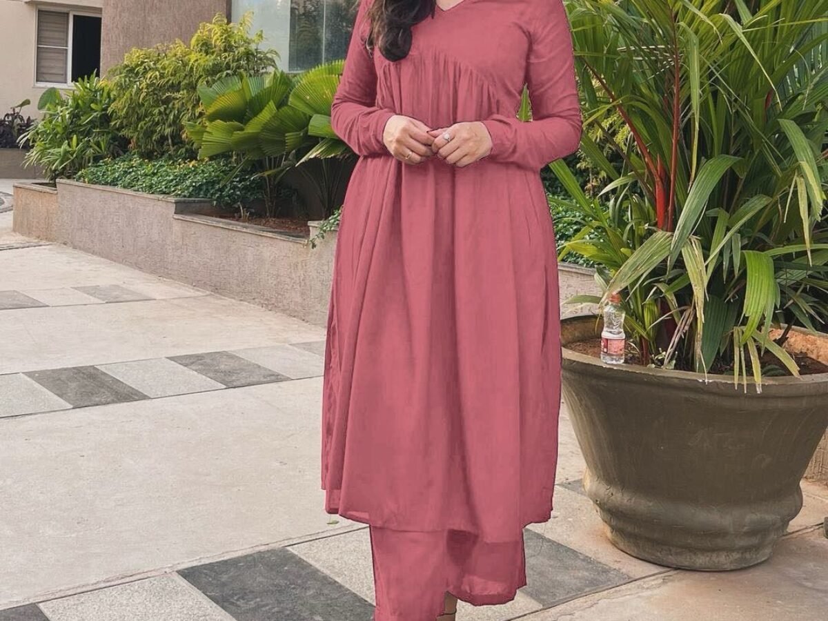 alia designer dresses Black Georgette Alia Cut Designer Gown
