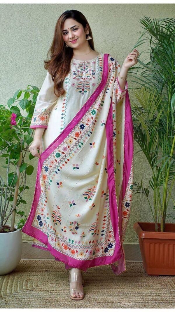 Megenta White Colour Beautiful printed Maslin kurta