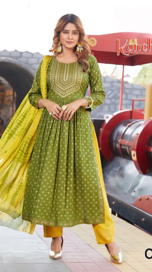 Mehdi Green Colour Two tone Slub Gold print Kurtis