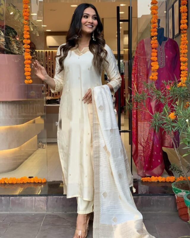 Ethereal White Kurta Set For Women 