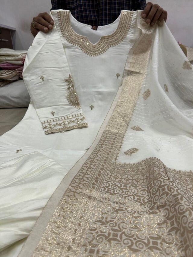 Ethereal White Kurta Set For Women 