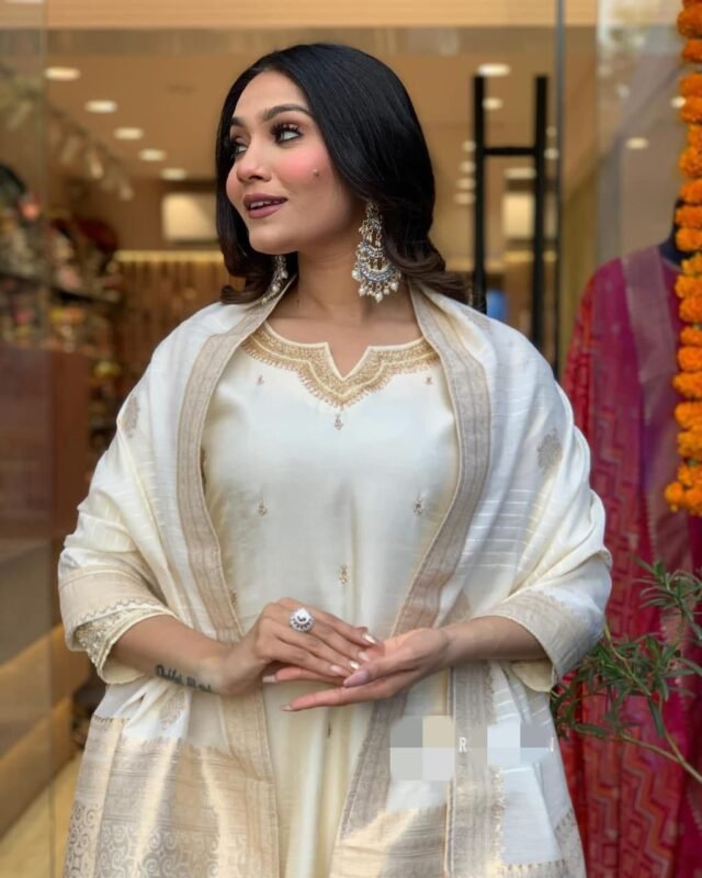 Ethereal White Kurta Set For Women 