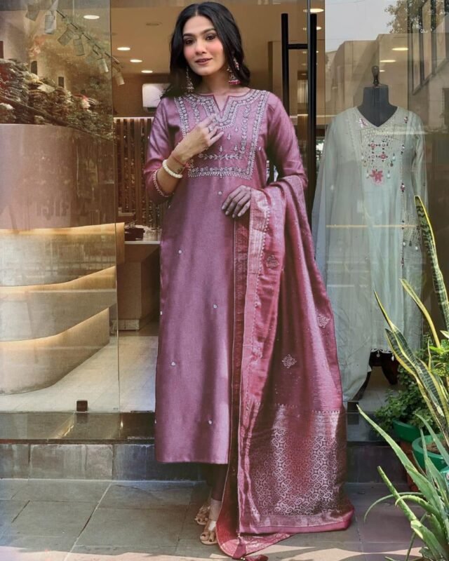 Magenta Signature Kurta Set For Women 