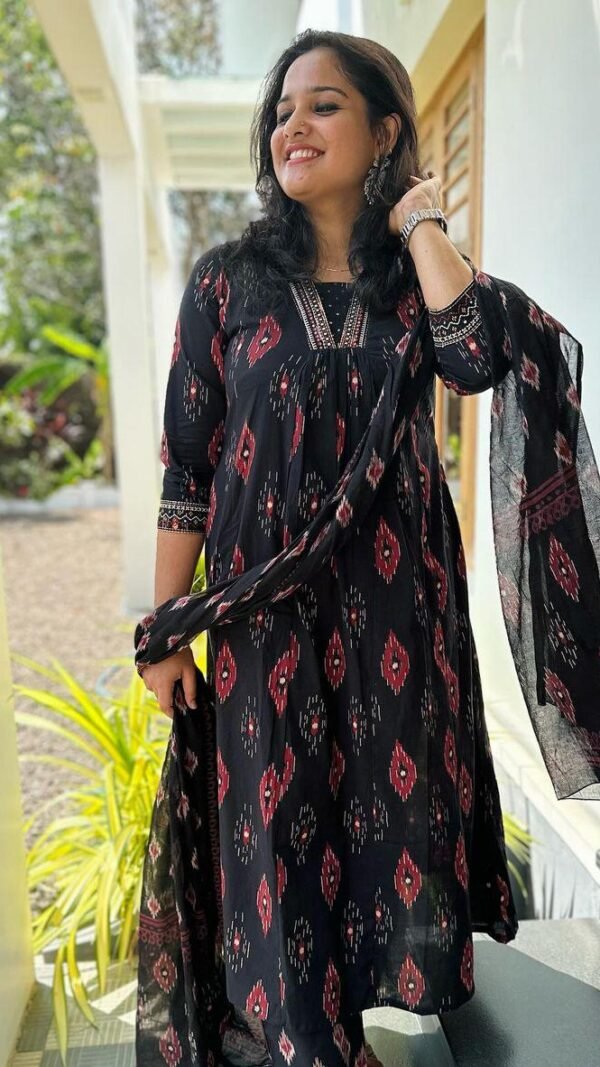Radiant Charm Kurta Set for Women (2)