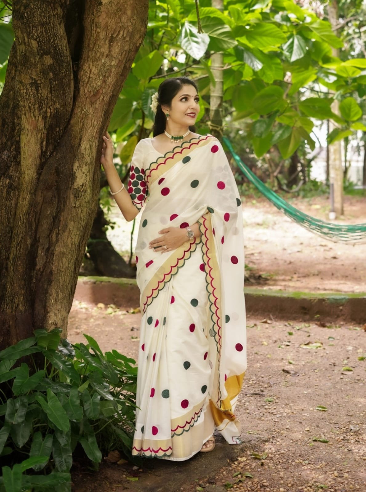 White Plain Linen Polka Dot Saree – Elegant Daily Wear