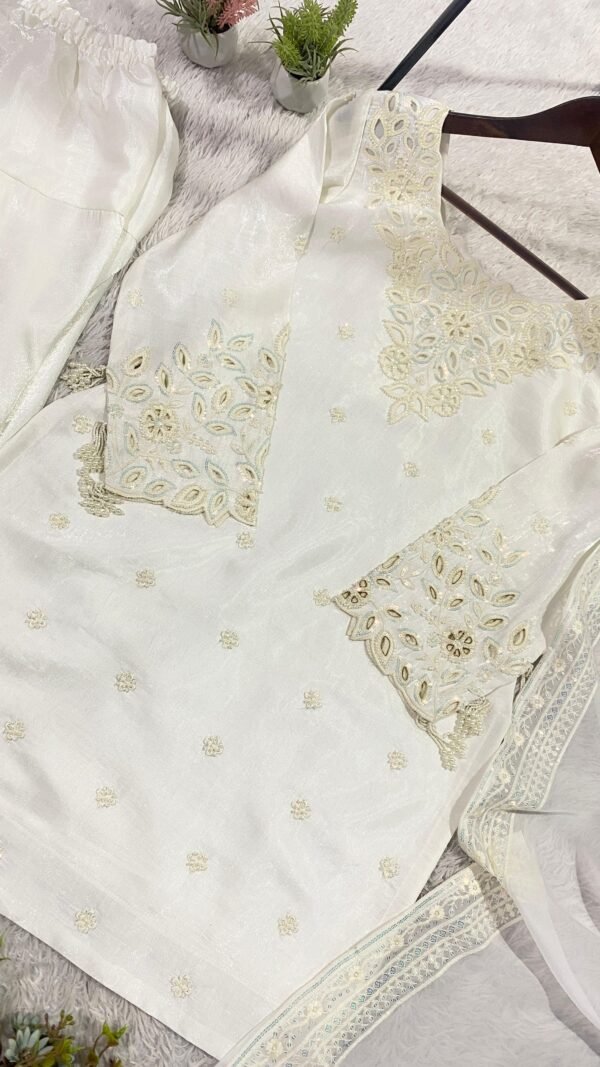 Hania Aamir inspired Farshi salwar suit set front view embroidered design