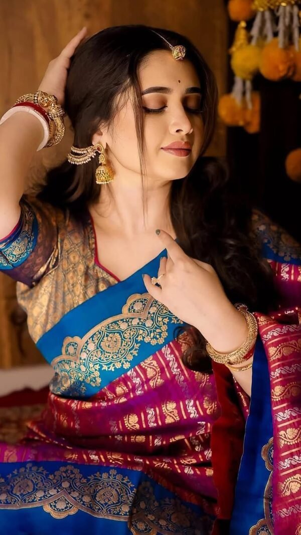 Alternative view of Magenta Blue Lichi Silk Saree With Rich Pallu & Jacquard Border
