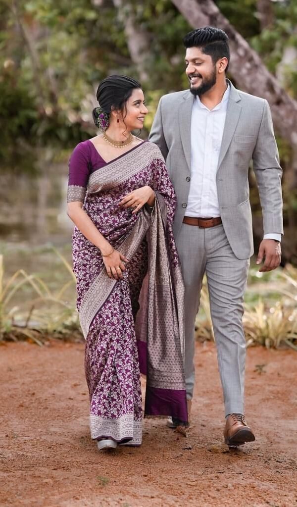 Alternative view of Purple Lichi Silk Saree With Rich Pallu & Jacquard Work
